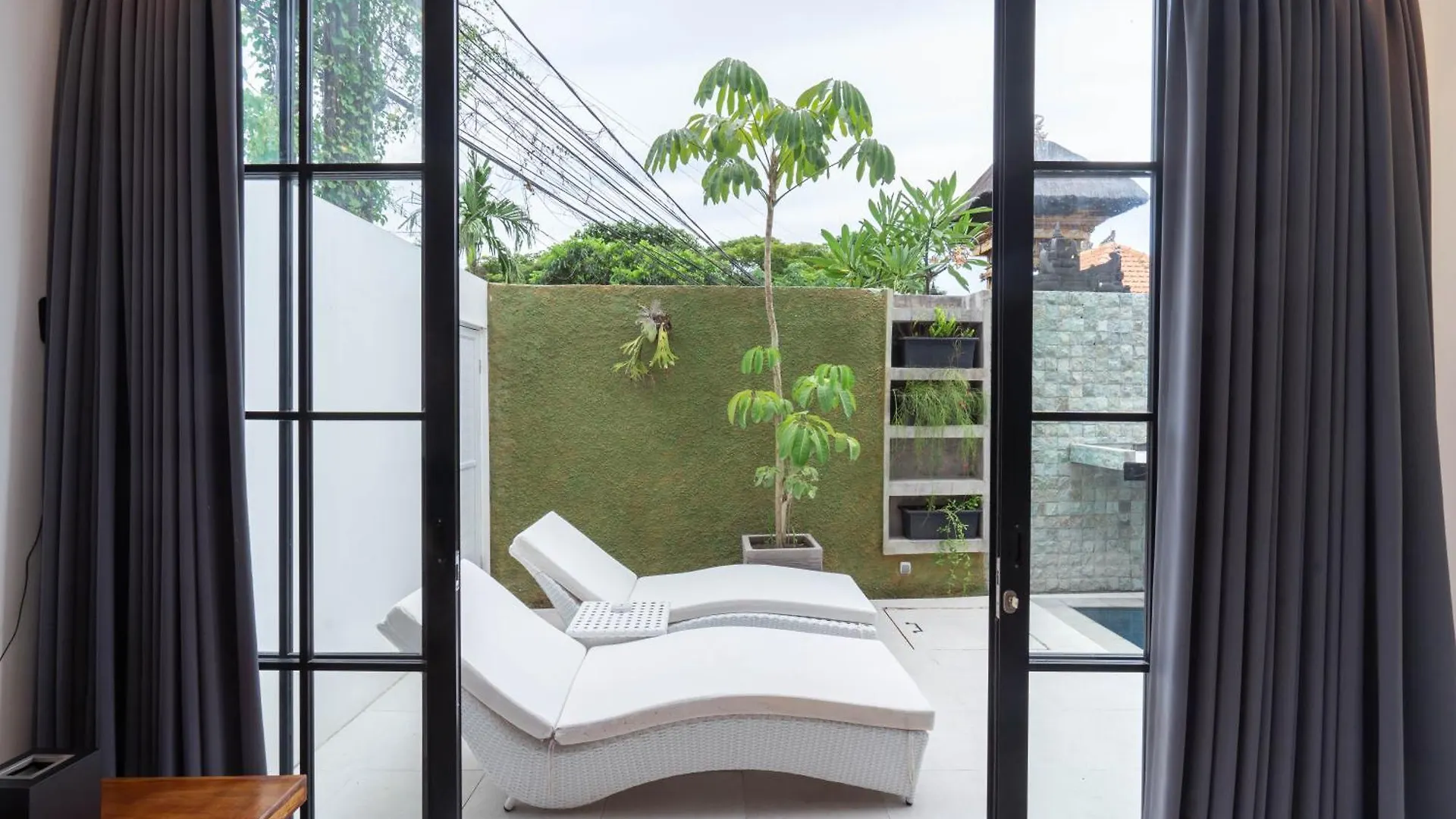 The Lavana Seminyak Loft 360 - 1 Bedroom Villa With Private Pool 4*,  Indonézia