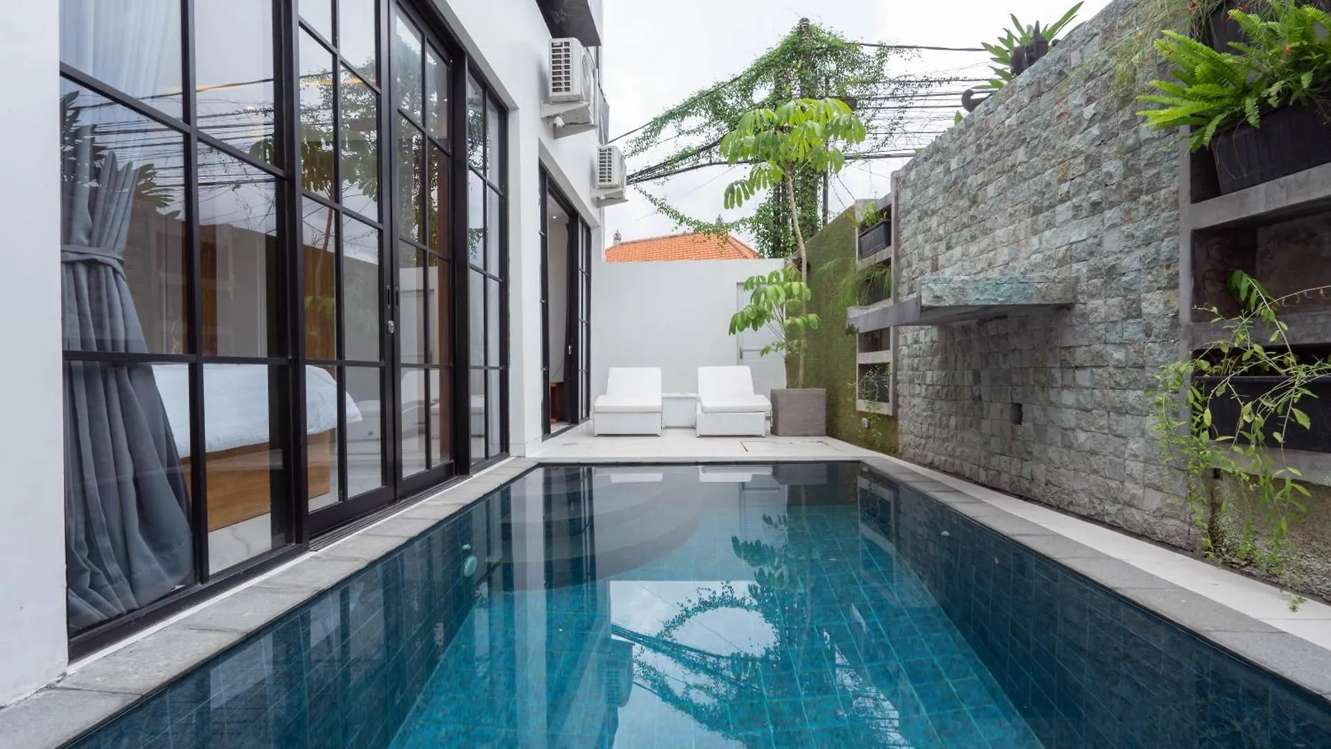 The Lavana Seminyak Loft 360 - 1 Bedroom Villa With Private Pool 4*,  Indonézia