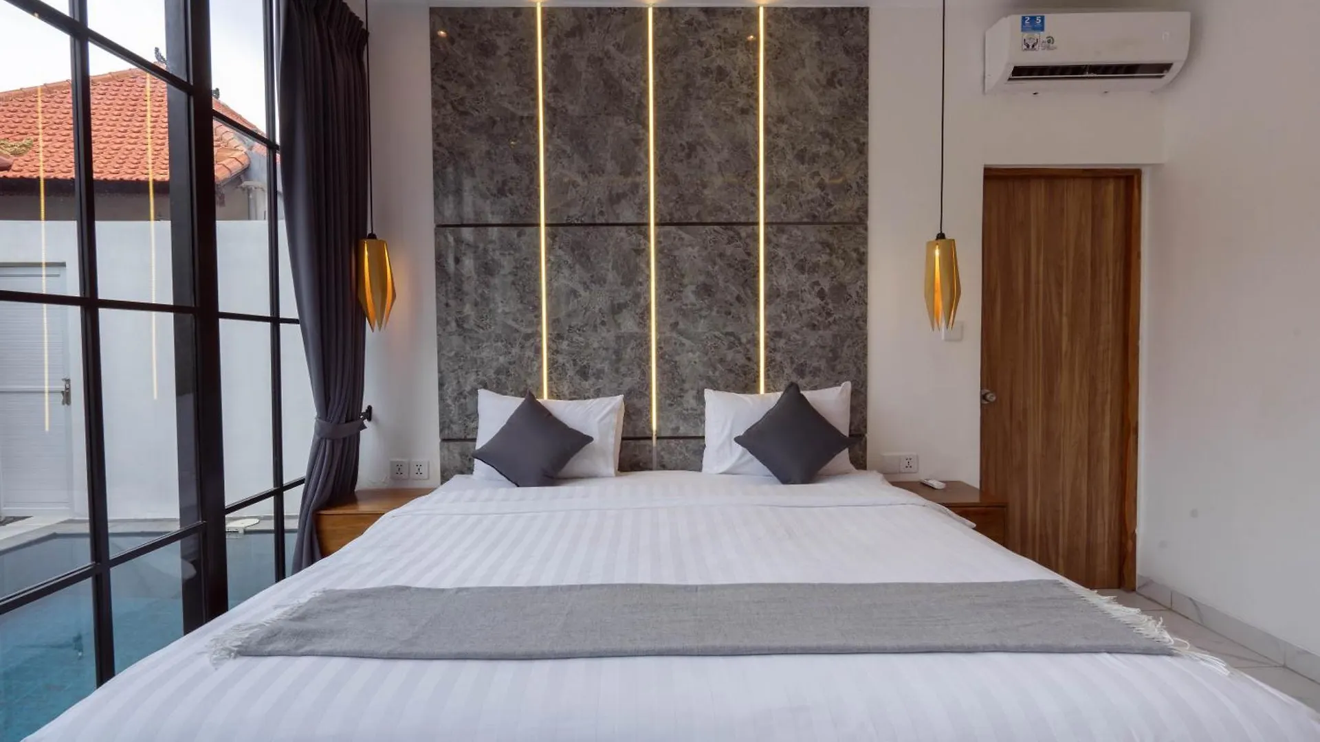 The Lavana Seminyak Loft 360 - 1 Bedroom Villa With Private Pool 4*,